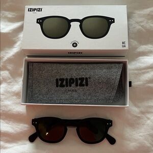 Izipizi black polarized sunglasses. #C Sun